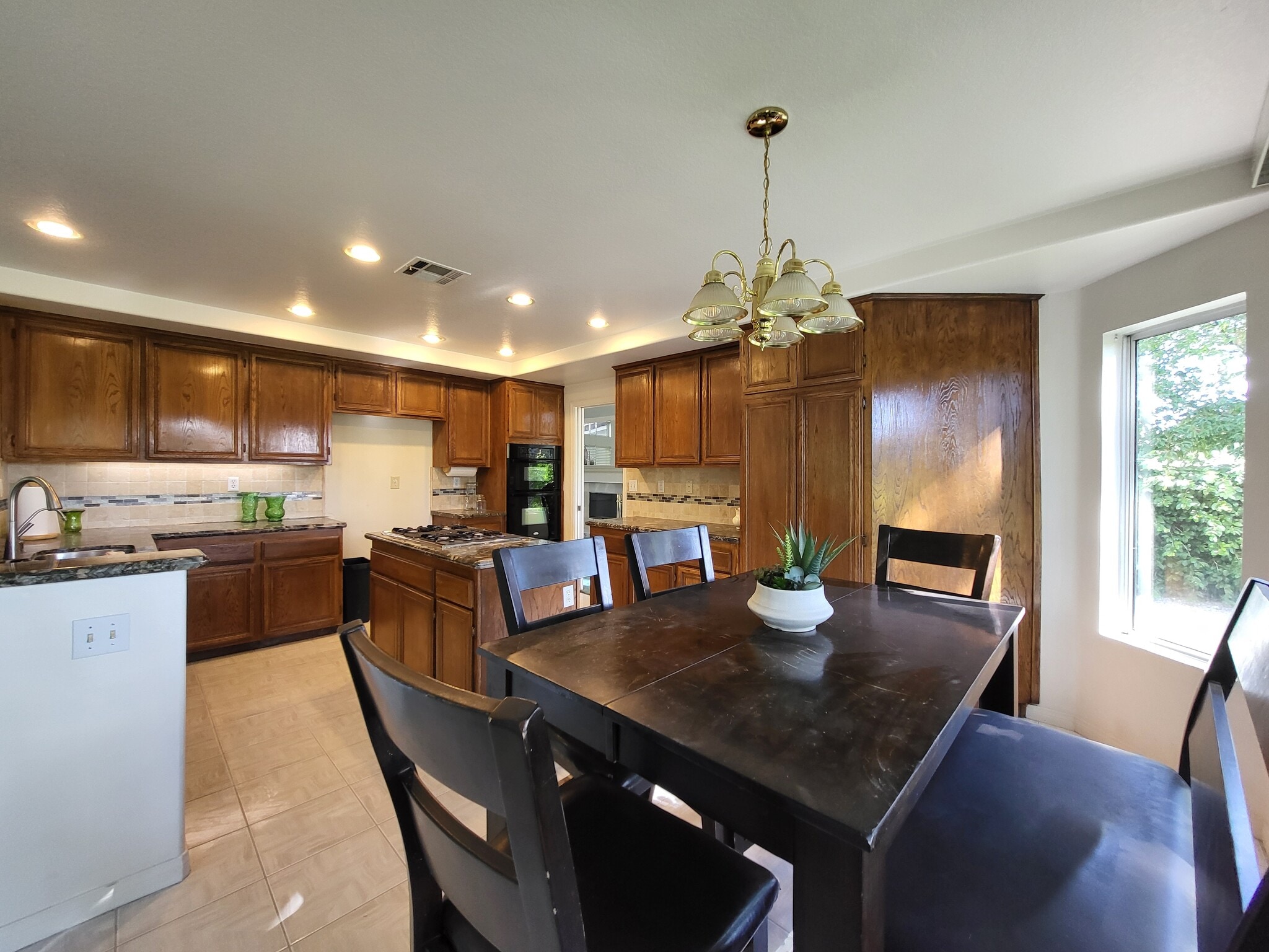 Building Photo - 21714 Agajanian Ln