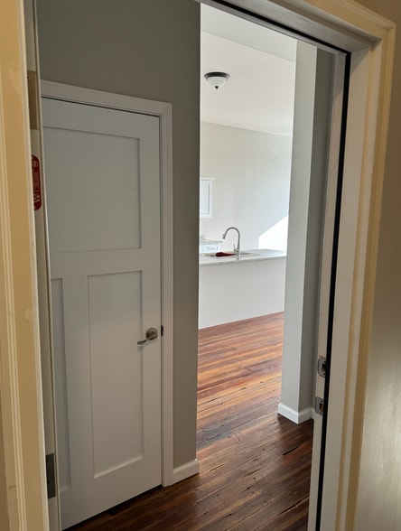 Building Photo - 712 12th St