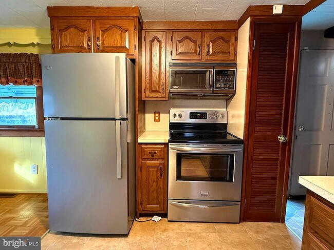 Building Photo - 1716 W Philadelphia Ave