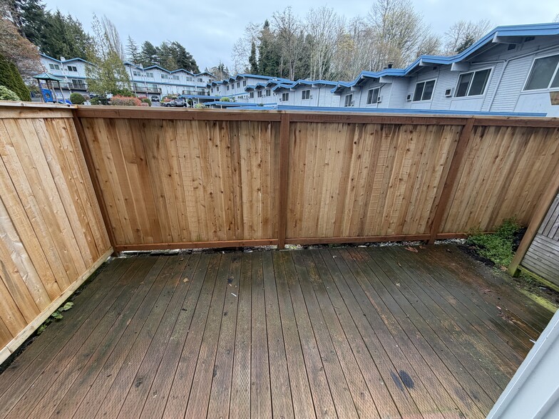 Private enclosed deck - 2095 S Kent Des Moines Rd