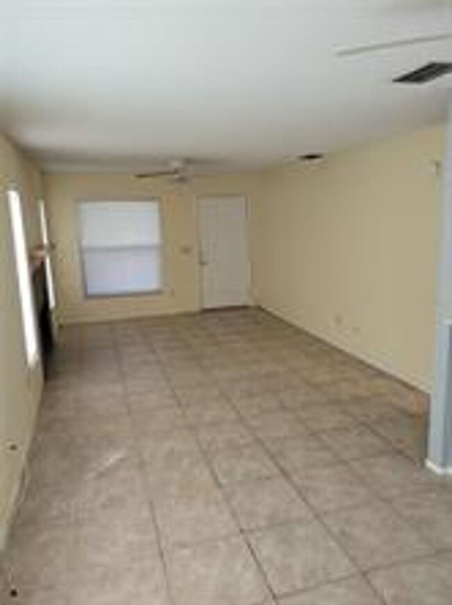 Building Photo - 2 Bedroom 2 Bath Condo in Northlake Villag...