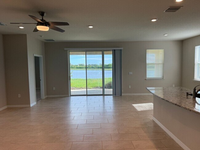 Building Photo - 3 Bedroom 2.5 Bath Single Family Home Prom...