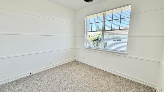 Building Photo - 810 3rd Ave N