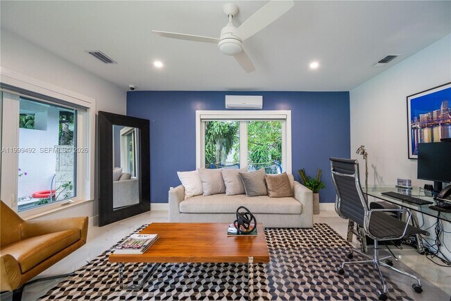 Building Photo - 7125 Los Pinos Blvd