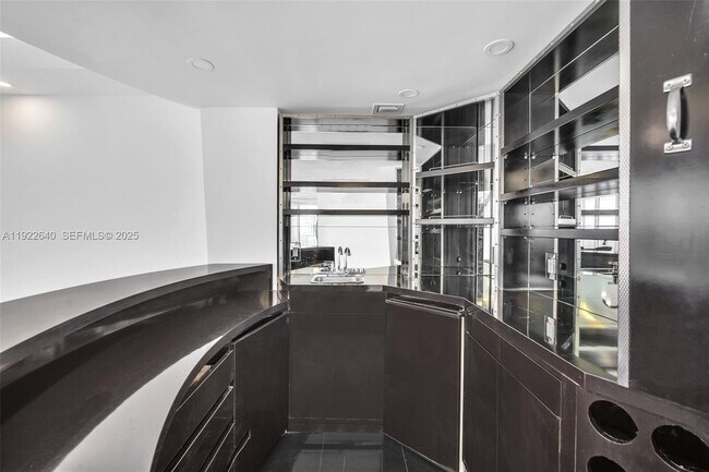 Building Photo - 16445 Collins Ave