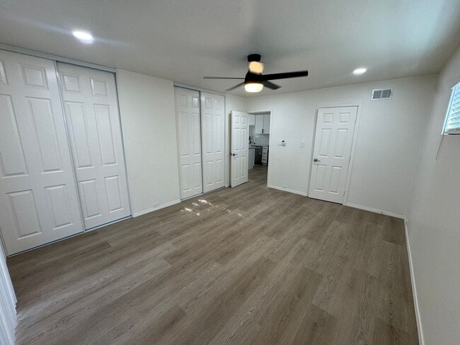 Building Photo - 4 Bedroom house single level