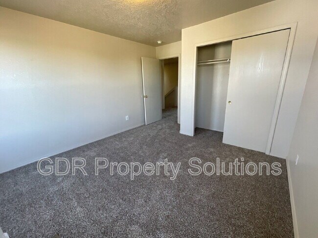 Building Photo - 716 Mesa Del Rio St NW