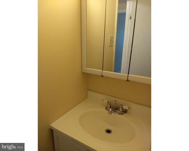 Building Photo - 743 Jackson St