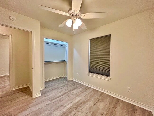 Building Photo - 1000 Ranchway Dr