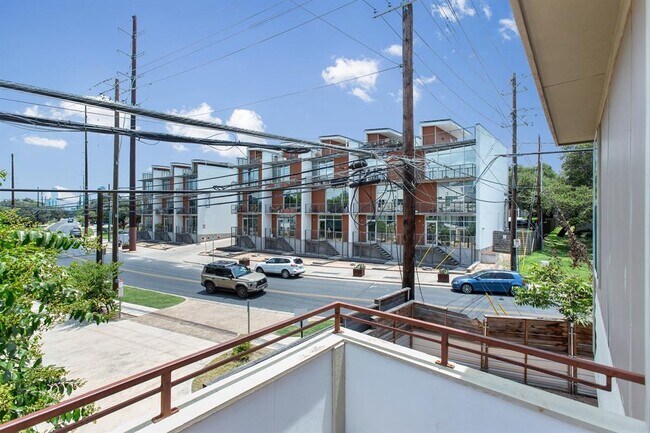 Building Photo - 2314 S 5th St