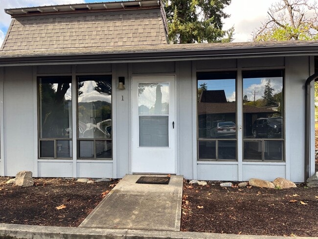 Building Photo - Cute 1 bed/1 bath home in Myrtle Creek.