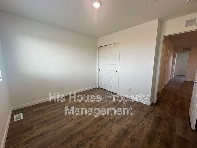 Building Photo - 3900 Pinnacles Ct