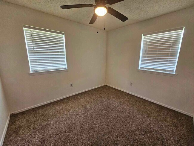 Building Photo - 3202 SE Footman Ln