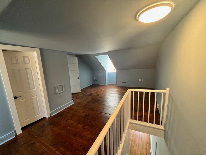 Building Photo - 612 Caroline St