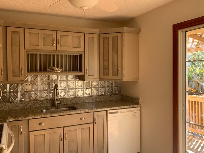 Building Photo - 16100 Redington Dr