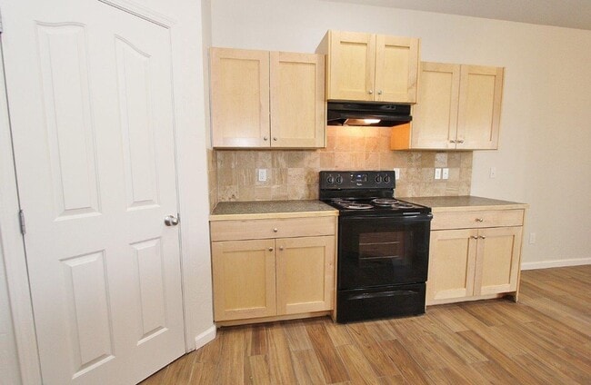 Building Photo - Spacious Home In A Beautiful Neighborhood!