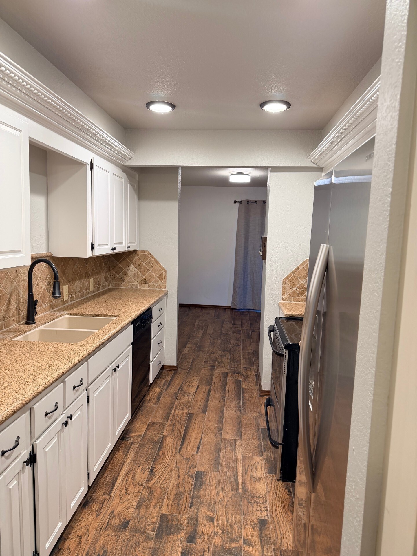 Building Photo - 1820 Windhill Ave