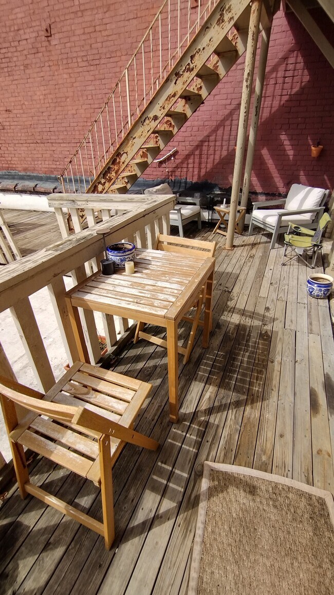 Building Photo - 139 N 4th St