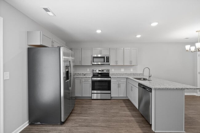 Building Photo - 2 Bedroom Condo For Rent Near Madison Street!