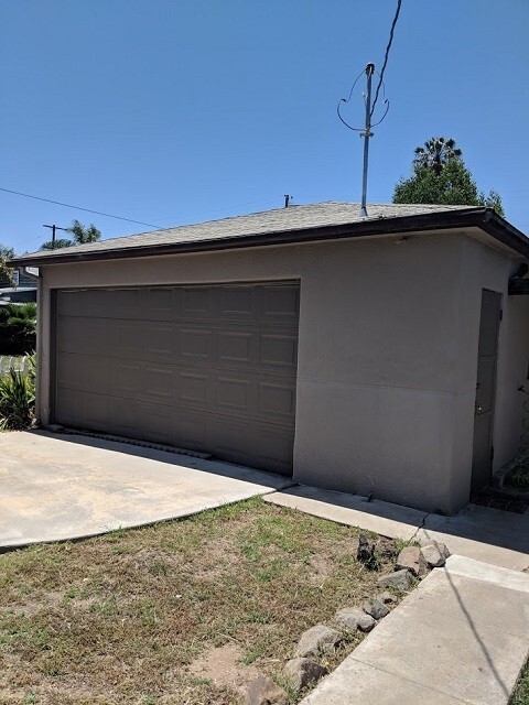 Building Photo - 3 Bed - 2 Bath Craftsman Home in the desir...