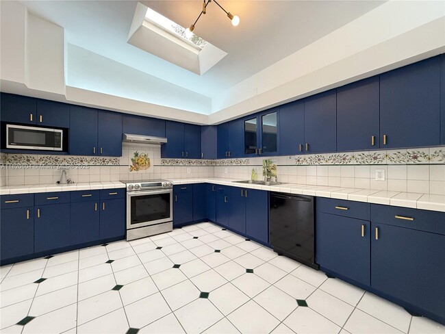 Building Photo - 7132 SW 65th Ave