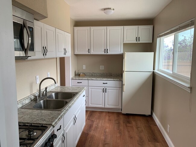 Building Photo - 2-Bedroom Home with Balcony in Orcutt – Pe...