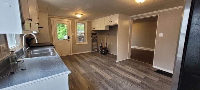 Building Photo - 3 bedroom 1 bathroom home in Brownstown/Leola