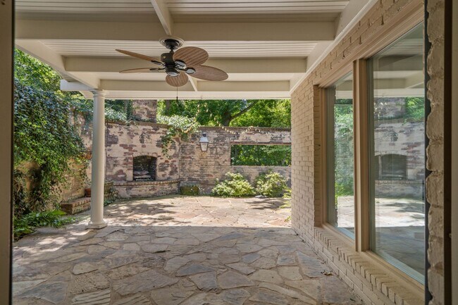 Building Photo - Totally renovated open concept with vaulted ceilings