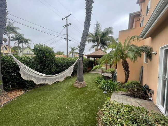 Building Photo - Spacious 3-bedroom, 3-bath townhome in the...