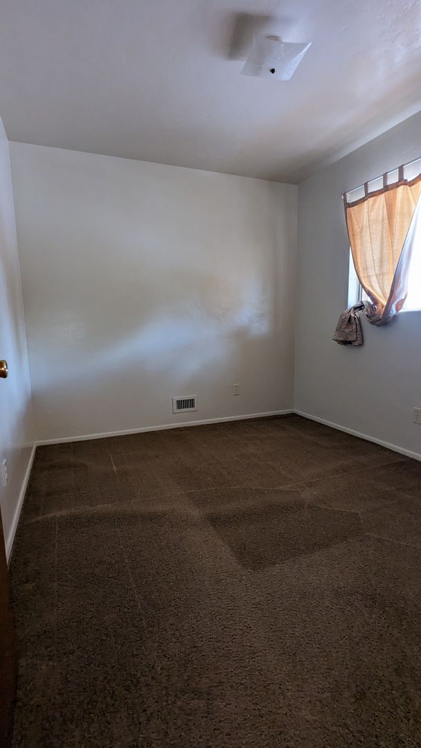 Building Photo - 3 Bedrooms and 2 Bath Rental