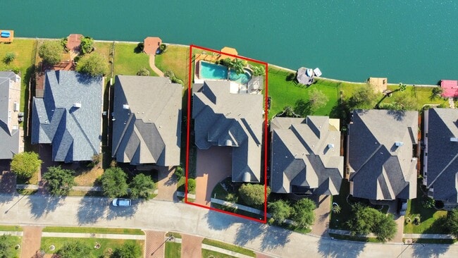 Building Photo - 17859 Camp Cove Dr