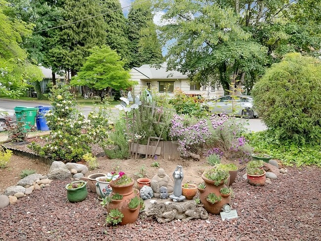 Building Photo - Amazing vintage 2-bdrm/2-bath Cully home—G...