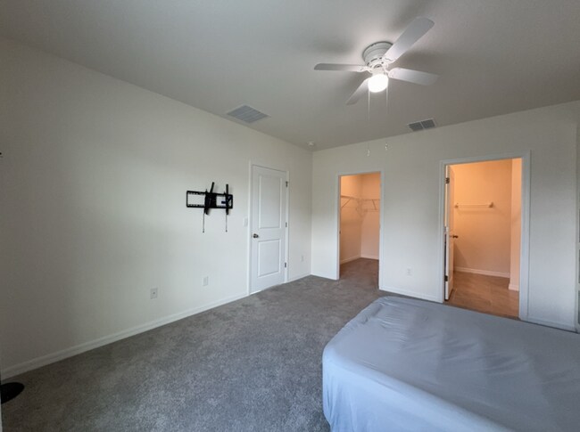 Building Photo - 5699 Chorleywood Ln