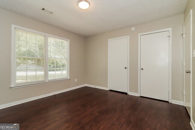 Building Photo - 500 Laurel Dr