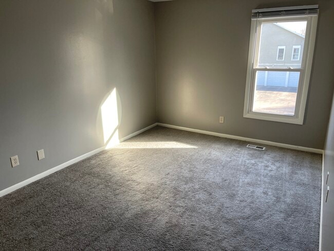 Building Photo - 4465 W Milham Ave