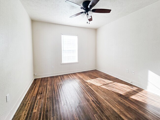 Building Photo - 5309 Avenue O