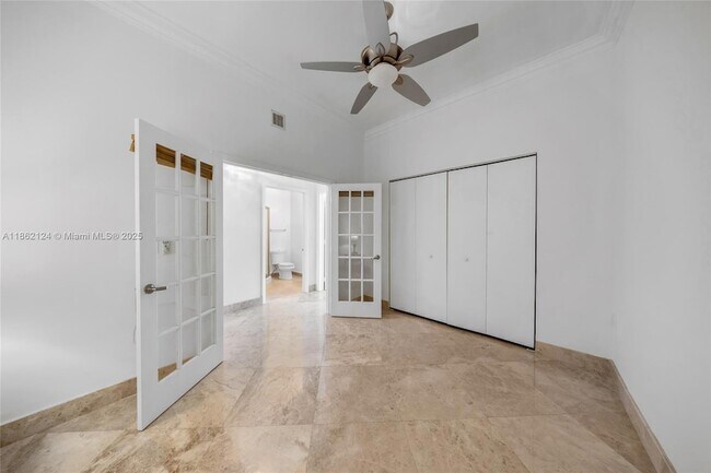 Building Photo - 704 N Ocean Blvd