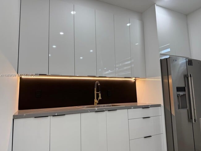 Building Photo - 401 NW 131st St