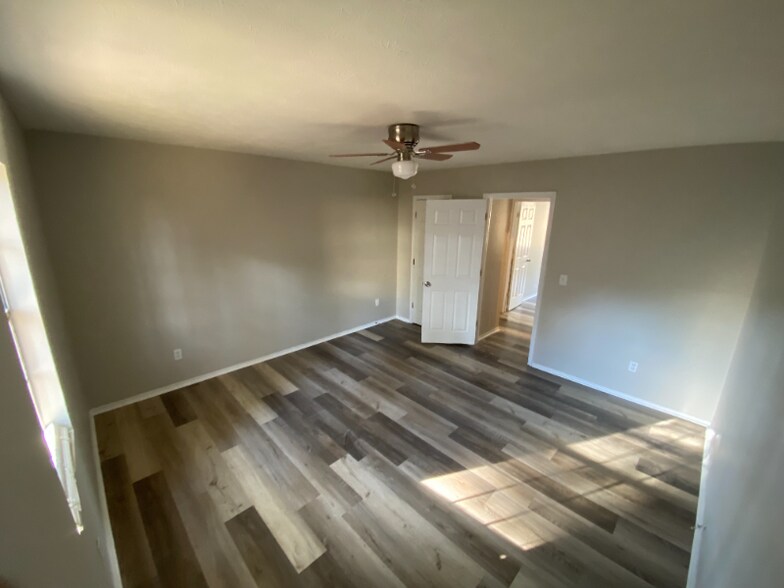 Building Photo - 709 Pine Tree Trail
