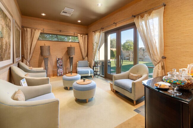 Building Photo - 60602 Juniper Ln