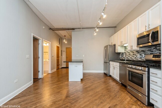 Building Photo - 6 S Laflin St