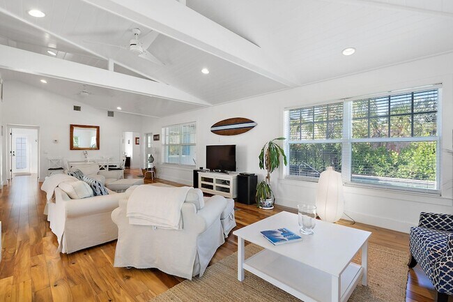 Building Photo - 461 Jupiter Ln