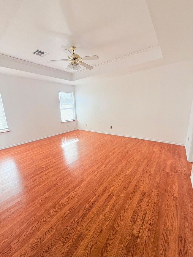 Building Photo - 1016 Westbury Terrace