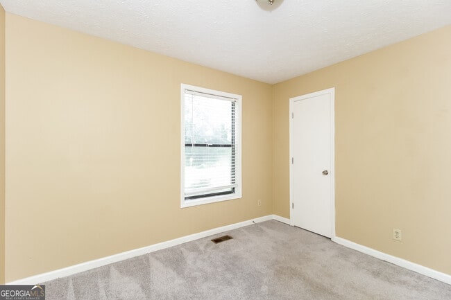 Building Photo - 507 Hollow Ct