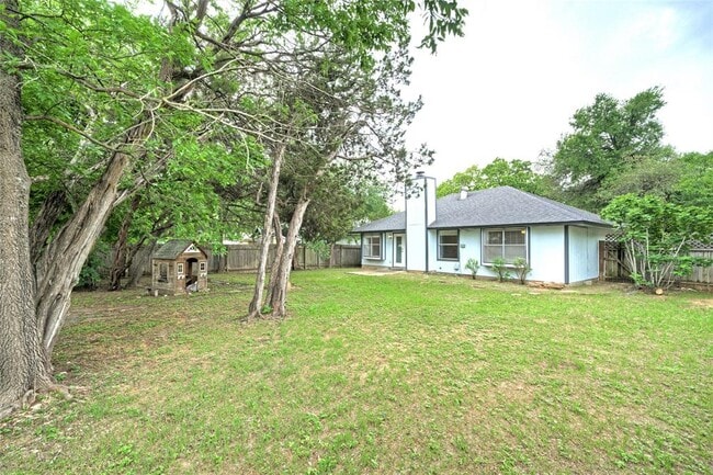 Building Photo - 702 Twin Oak Trail