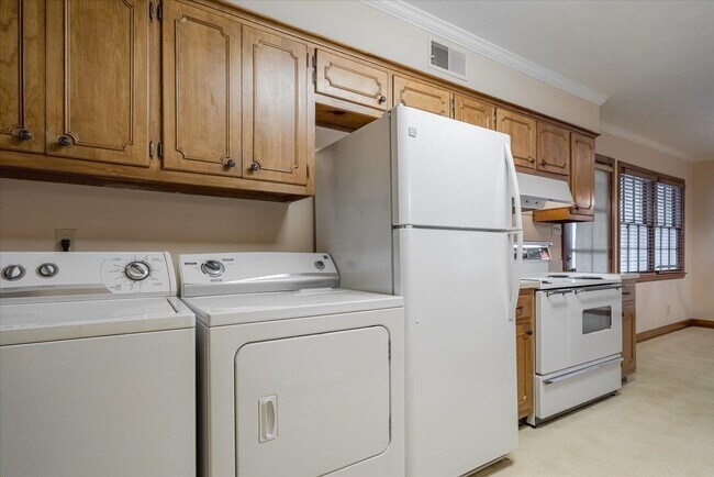 Building Photo - 356 Perkins Extd