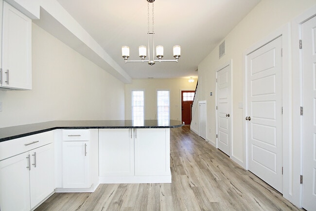 Building Photo - Pet-Friendly Old Trail Townhome