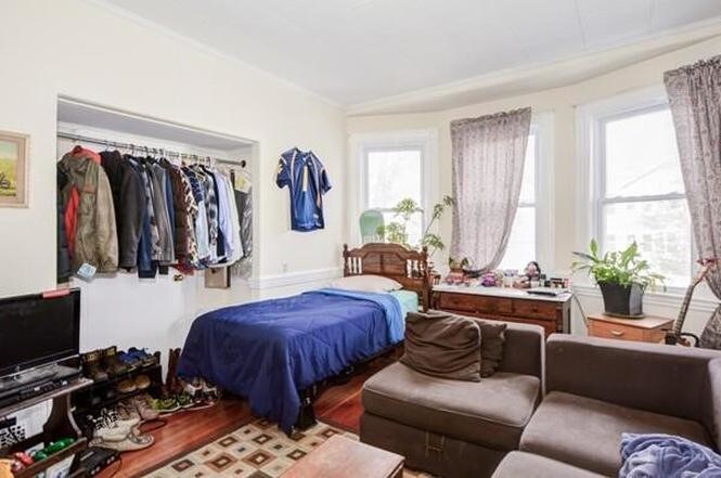 Building Photo - 16 Falkland St