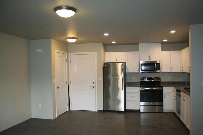 Building Photo - 206- 200 SW Summer Lake Dr