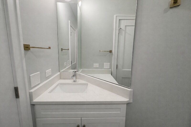 Building Photo - 1535 N Maplewood Ave